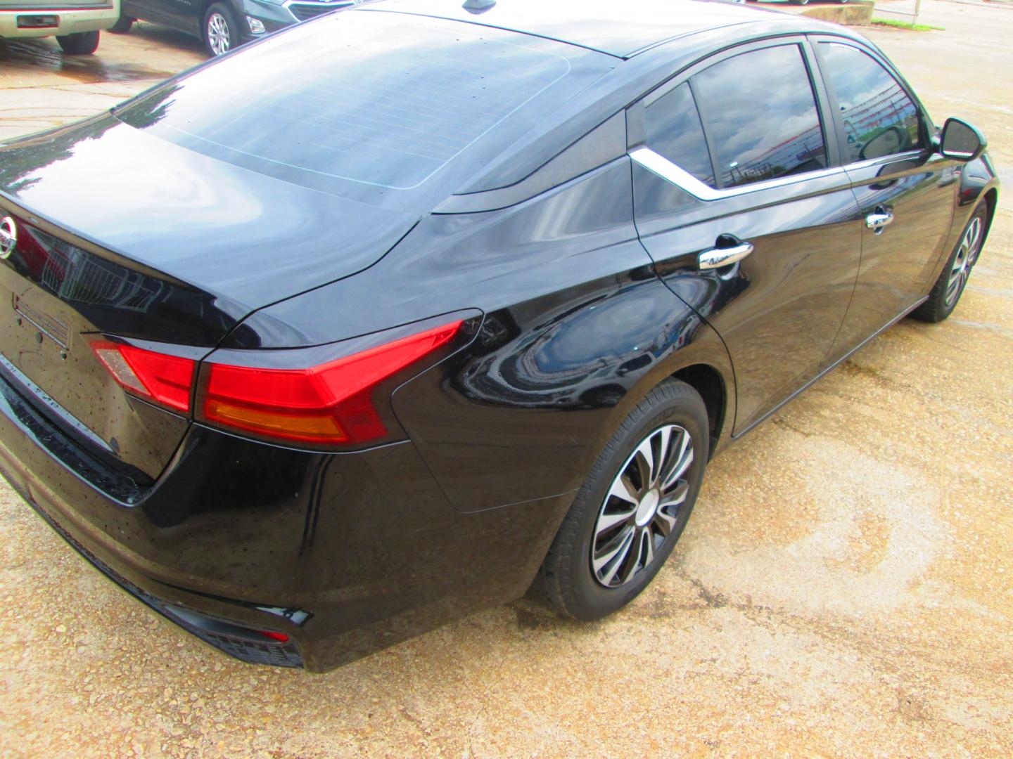 2020 BLACK /BLACK Nissan Altima (1N4BL4BV7LC) , located at 1815 NE 28th St., Fort Worth, TX, 76106, (817) 625-6251, 32.795582, -97.333069 - Photo#4